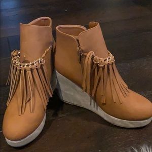 Boutique booties ... size 9.. brand new/no tags